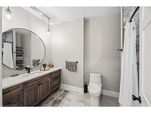 247 Arnold Street, Kingston, ON - Indoor Photo Showing Bathroom