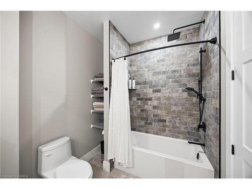 247 Arnold Street, Kingston, ON - Indoor Photo Showing Bathroom