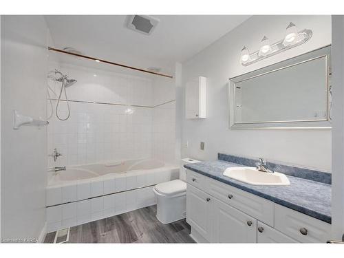 94 Manor Road, Bath, ON - Indoor Photo Showing Bathroom