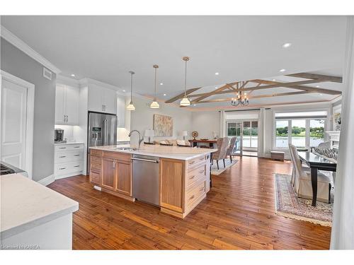 474 Dundas Street, Napanee, ON - Indoor Photo Showing Kitchen With Upgraded Kitchen