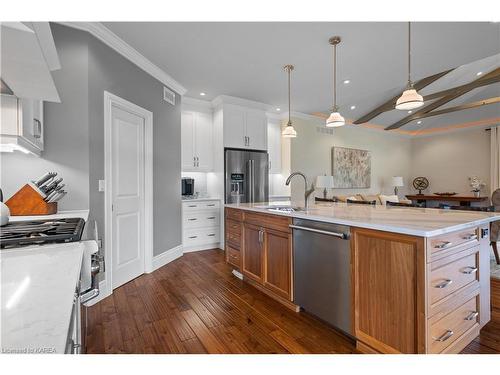 474 Dundas Street, Napanee, ON - Indoor Photo Showing Kitchen With Upgraded Kitchen