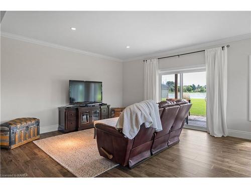 474 Dundas Street, Napanee, ON - Indoor Photo Showing Living Room