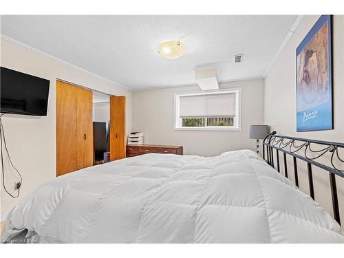 862 Kilburn Street, Kingston, ON - Indoor Photo Showing Bedroom