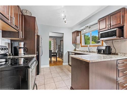 862 Kilburn Street, Kingston, ON - Indoor Photo Showing Kitchen