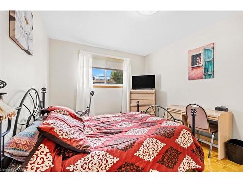 862 Kilburn Street, Kingston, ON - Indoor Photo Showing Bedroom