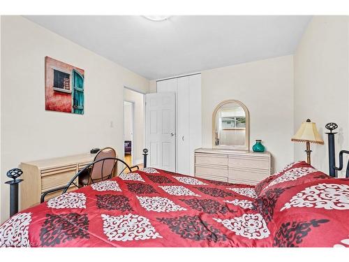 862 Kilburn Street, Kingston, ON - Indoor Photo Showing Bedroom