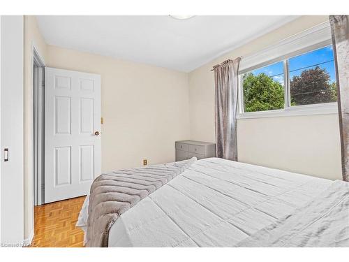 862 Kilburn Street, Kingston, ON - Indoor Photo Showing Bedroom