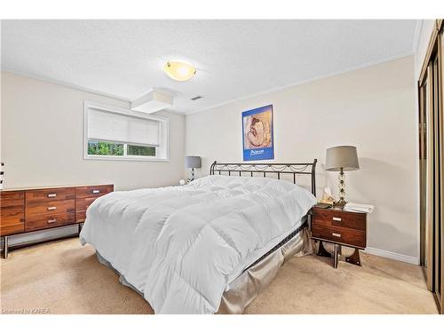 862 Kilburn Street, Kingston, ON - Indoor Photo Showing Bedroom