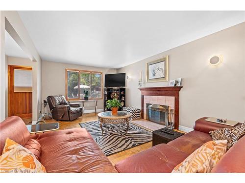 862 Kilburn Street, Kingston, ON - Indoor Photo Showing Living Room With Fireplace