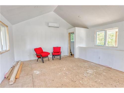 1036 Hilltop Road, Mountain Grove, ON - Indoor Photo Showing Other Room