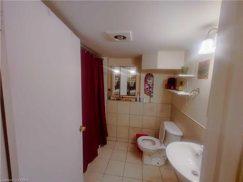 16 James Street, Kingston, ON - Indoor Photo Showing Bathroom