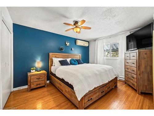 201 Old Orchard Road, Bath, ON - Indoor Photo Showing Bedroom