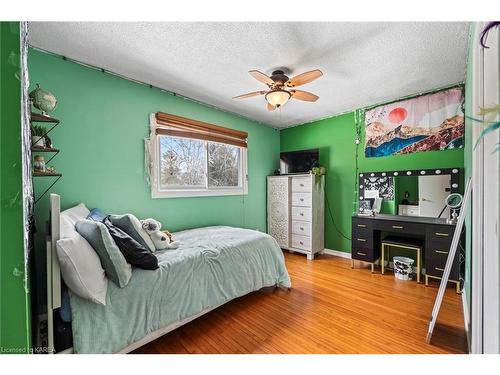 201 Old Orchard Road, Bath, ON - Indoor Photo Showing Bedroom