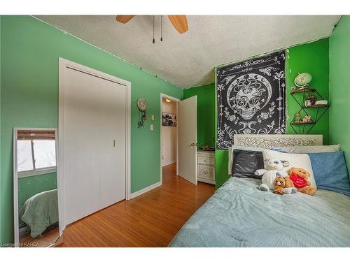 201 Old Orchard Road, Bath, ON - Indoor Photo Showing Bedroom