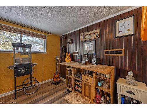 201 Old Orchard Road, Bath, ON - Indoor