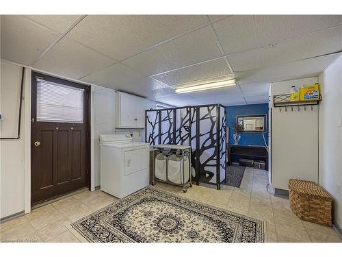 201 Old Orchard Road, Bath, ON - Indoor Photo Showing Laundry Room