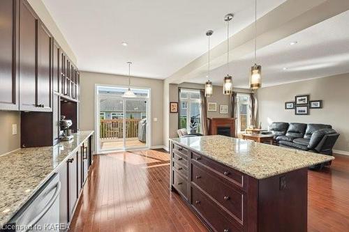 1151 Escala Crescent, Kingston, ON - Indoor Photo Showing Kitchen With Upgraded Kitchen