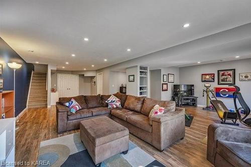 1151 Escala Crescent, Kingston, ON - Indoor Photo Showing Living Room