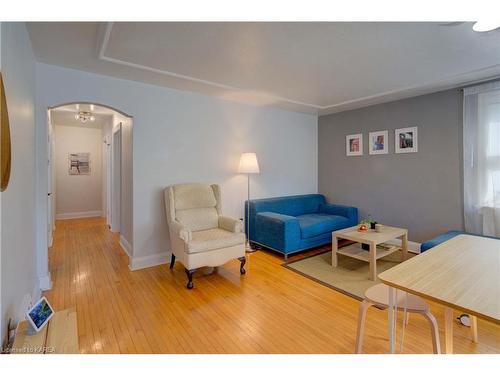 87 Scott Street, Kingston, ON - Indoor Photo Showing Living Room