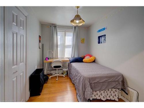 87 Scott Street, Kingston, ON - Indoor Photo Showing Bedroom