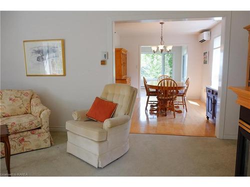 9820 Front Road, Stella, ON - Indoor Photo Showing Living Room