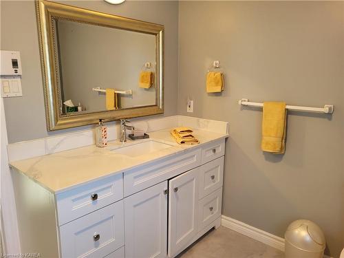 9820 Front Road, Stella, ON - Indoor Photo Showing Bathroom