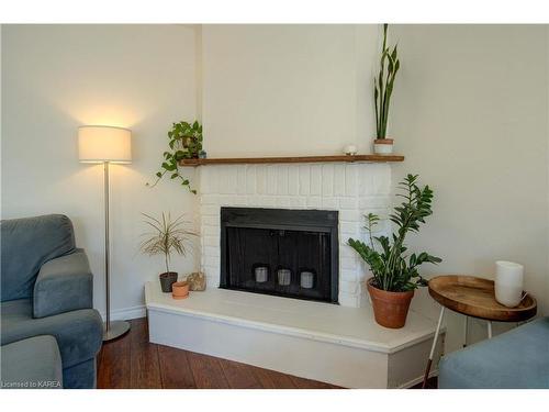 930 Amberdale Crescent, Kingston, ON - Indoor Photo Showing Living Room With Fireplace