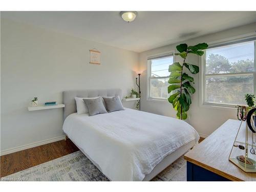 930 Amberdale Crescent, Kingston, ON - Indoor Photo Showing Bedroom