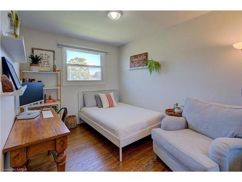 930 Amberdale Crescent, Kingston, ON - Indoor Photo Showing Bedroom