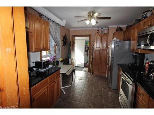 270 Wellington Street, Kingston, ON - Indoor Photo Showing Kitchen