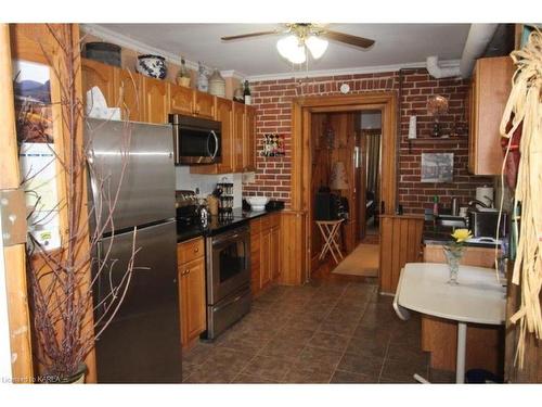 270 Wellington Street, Kingston, ON - Indoor Photo Showing Kitchen