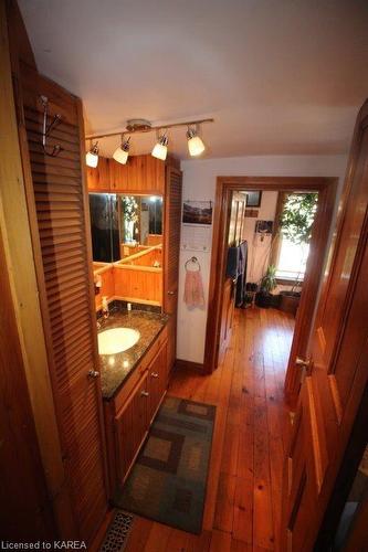 270 Wellington Street, Kingston, ON - Indoor Photo Showing Bathroom