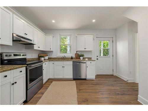 284 John Street, Gananoque, ON - Indoor Photo Showing Kitchen