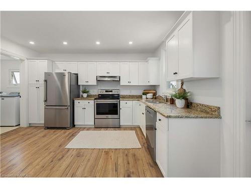 284 John Street, Gananoque, ON - Indoor Photo Showing Kitchen