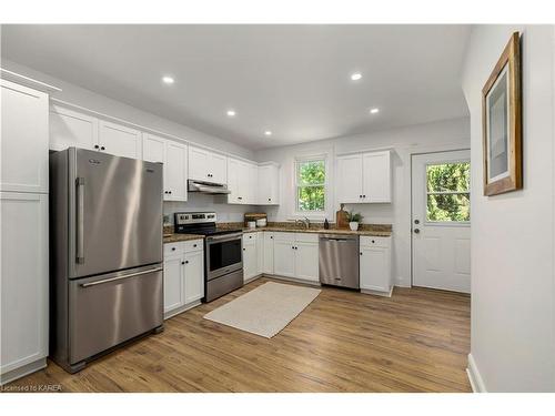 284 John Street, Gananoque, ON - Indoor Photo Showing Kitchen