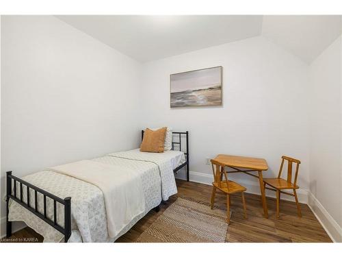 284 John Street, Gananoque, ON - Indoor Photo Showing Bedroom