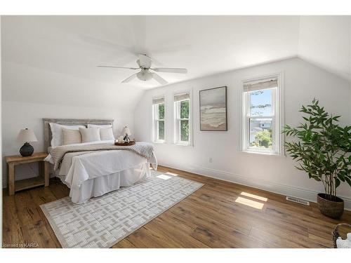 284 John Street, Gananoque, ON - Indoor Photo Showing Bedroom