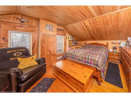 59 Centre Street N, Napanee, ON - Indoor Photo Showing Bedroom