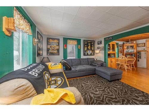 59 Centre Street N, Napanee, ON - Indoor Photo Showing Living Room