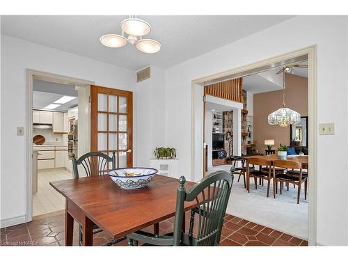 130 Factory Lane, Bath, ON - Indoor Photo Showing Dining Room