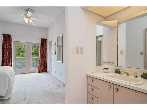 130 Factory Lane, Bath, ON - Indoor Photo Showing Bathroom