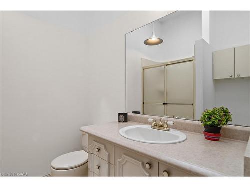 130 Factory Lane, Bath, ON - Indoor Photo Showing Bathroom