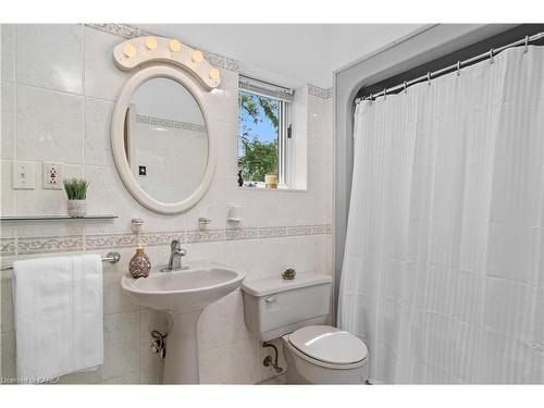 130 Factory Lane, Bath, ON - Indoor Photo Showing Bathroom