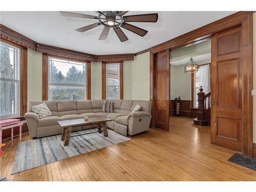 721 County Road 2, Lansdowne, ON - Indoor Photo Showing Living Room