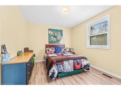 5193 Wilmer Road, Perth Road Village, ON - Indoor Photo Showing Bedroom