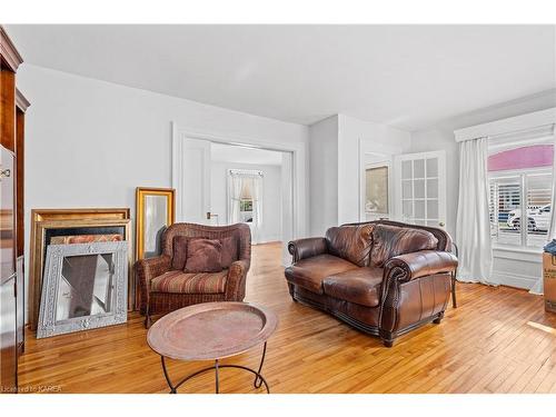 174 John Street, Napanee, ON - Indoor Photo Showing Living Room