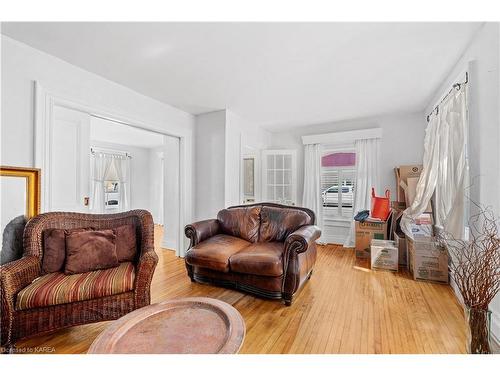 174 John Street, Napanee, ON - Indoor Photo Showing Living Room