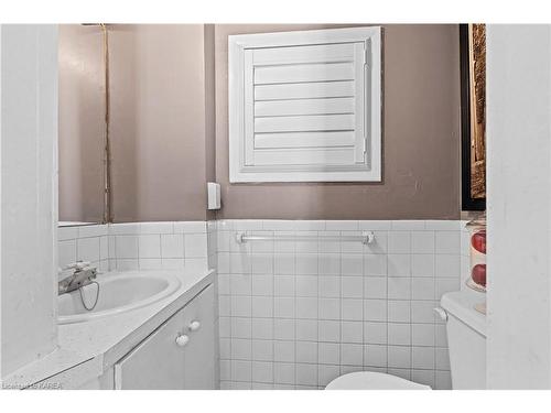 174 John Street, Napanee, ON - Indoor Photo Showing Bathroom