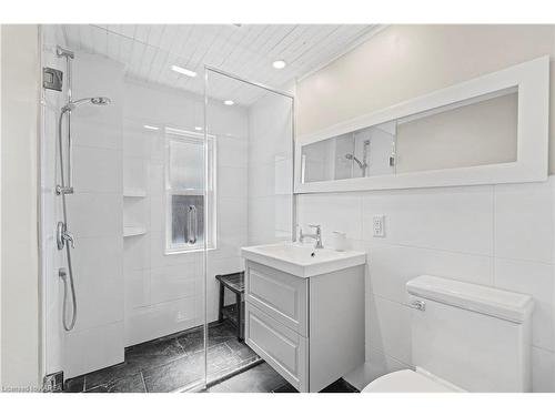 174 John Street, Napanee, ON - Indoor Photo Showing Bathroom