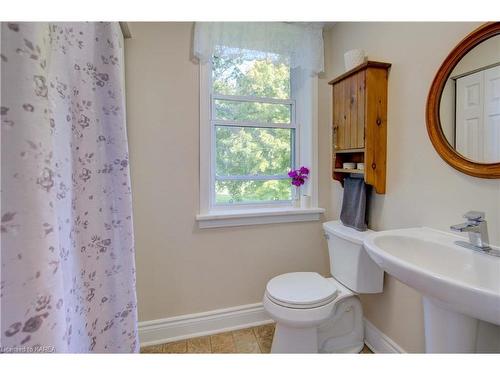 766 County Rd 2 Road, Lansdowne, ON - Indoor Photo Showing Bathroom